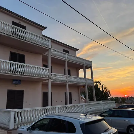 Appartement Bernarda 1 *