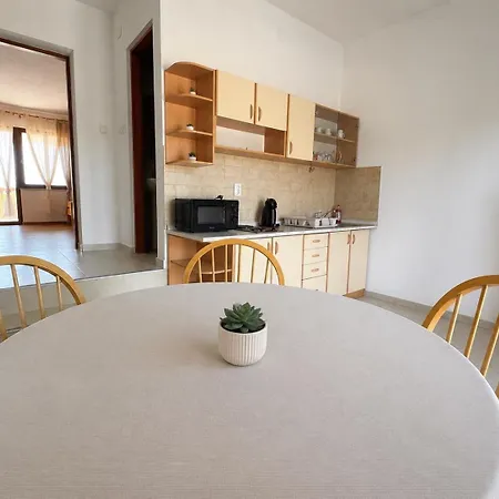 Appartement Bernarda 1 *