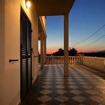 Appartement Bernarda 1 *